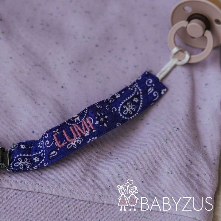 Speenkoord met naam | Paars Paisley Bandana